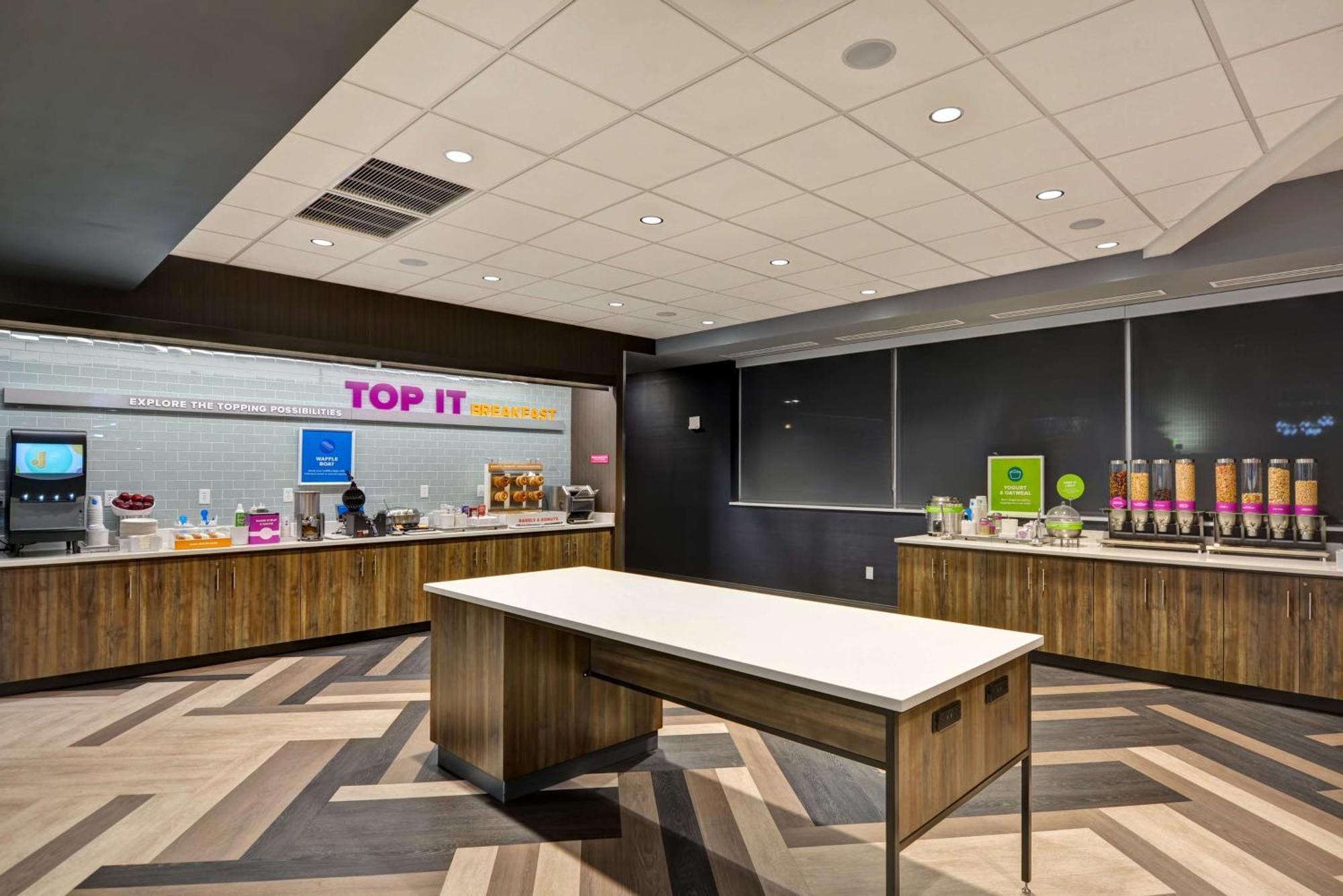 Tru By Hilton Syracuse North Airport Area Hotel